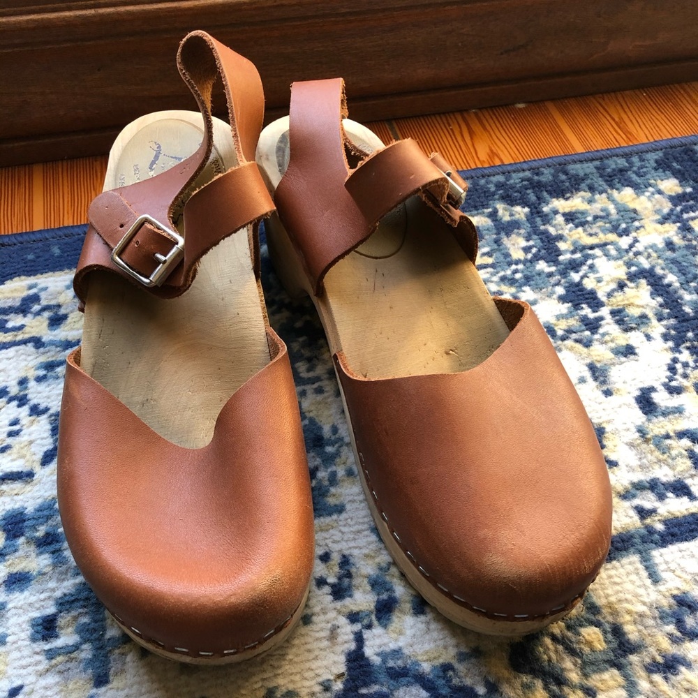 Lotta’s clogs